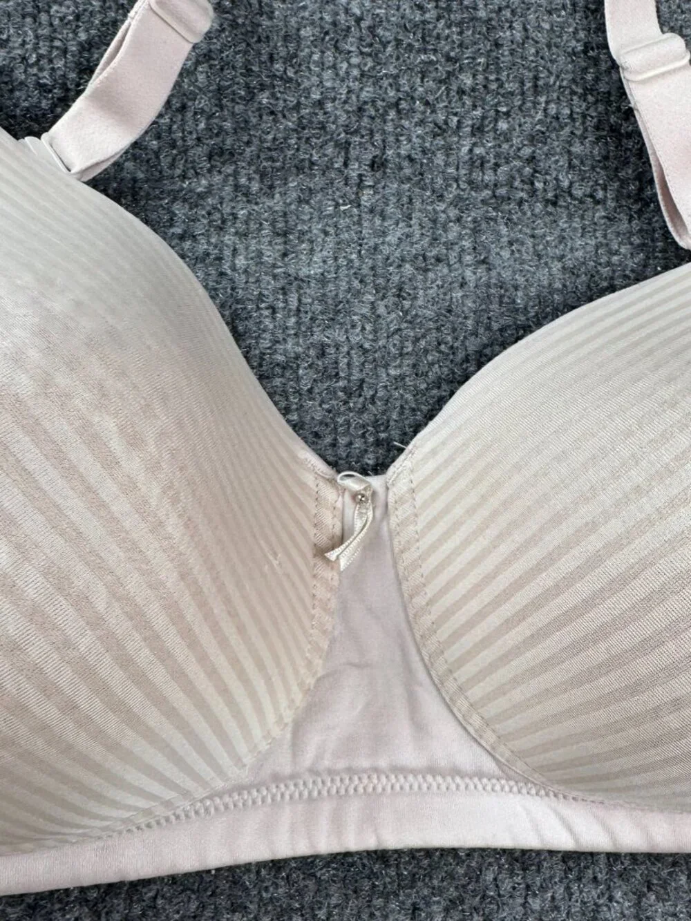 Vanity Fair 72389 Wirefree Bra 42C Nude Beige Striped Lightly Lined Full Coverag